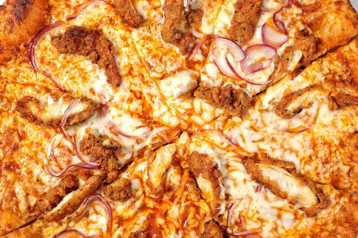 Close up full frame chicken pizza dish