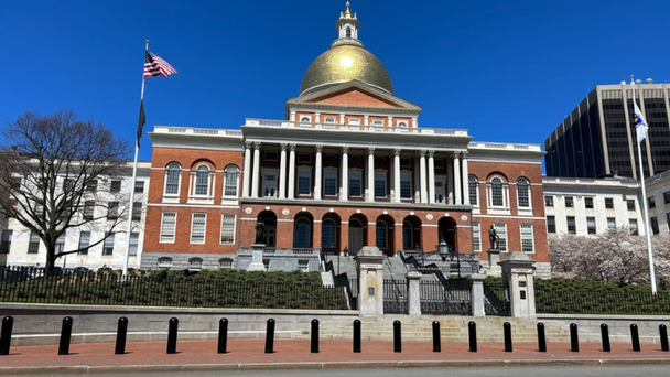 Lawmakers Announce Pay Raise Deal With Some Bar Advocates