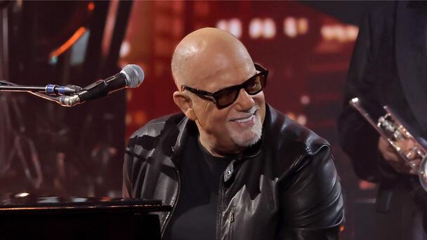 Billy Joel Surprises Pedicab Driver Playing His Song In Wholesome Encounter