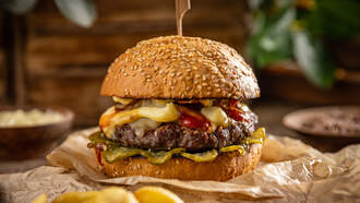 Beloved Illinois Eatery Serves The 'Best Classic Hamburger' In The State