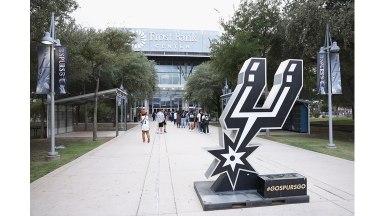 Dallas Mavericks v San Antonio Spurs