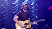 Sam Hunt Loses Power On Stage Mid-Song — Watch How The Crowd Reacted