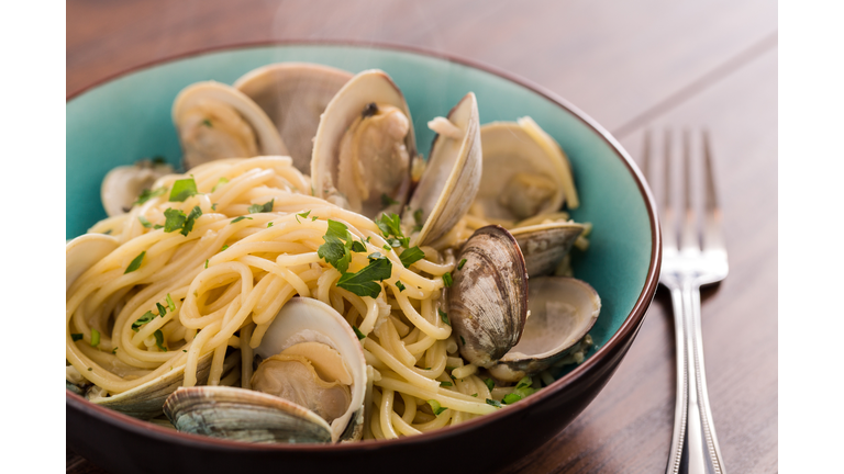 A bowl of spaghetti and clams.