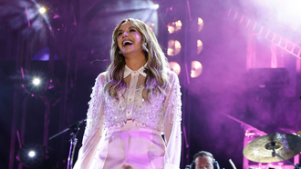 Carly Pearce Marks Sweet Full Circle Moment In Her Hometown — See Photos