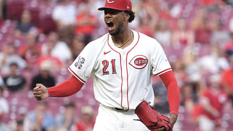 Hunter dazzles in return, Reds slam Phillies 