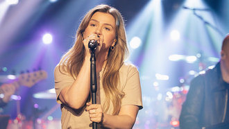 Kelly Clarkson Pulls Out Of Texas Benefit Concert To Support Her Family