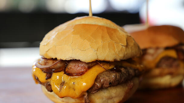 Beloved Texas Eatery Serves The 'Best Cheeseburger' In The State