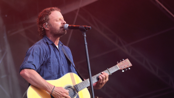 Watch: Dierks Bentley Pauses Performance, Reacts To Engagement In Crowd
