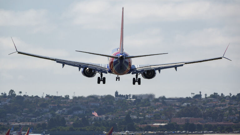 Southwest AIrlines Approaches San Diego International Airport