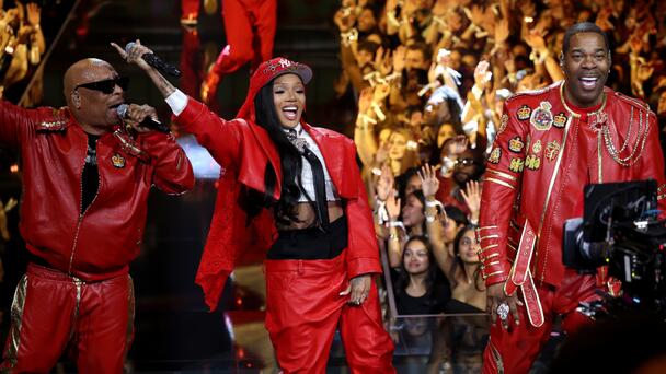 Busta Rhymes Brings Out GloRilla, Papoose & More During Medley Of His Hits