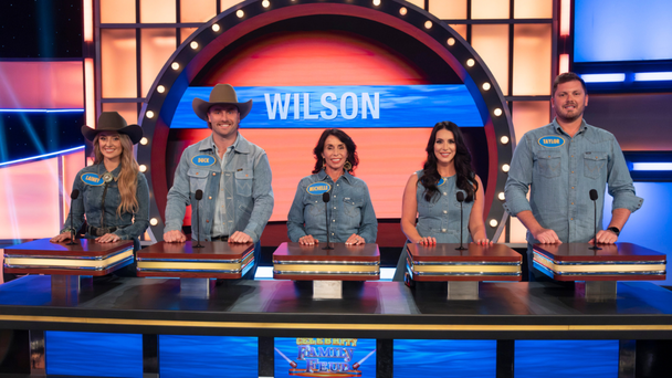 Watch Lainey Wilson Laugh At Her Own NSFW Answer On 'Celebrity Family Feud'
