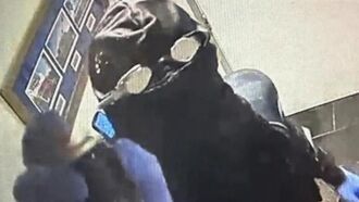 Video: Man in Scuba Gear Robs Disney Riverboat Restaurant and Swims Away