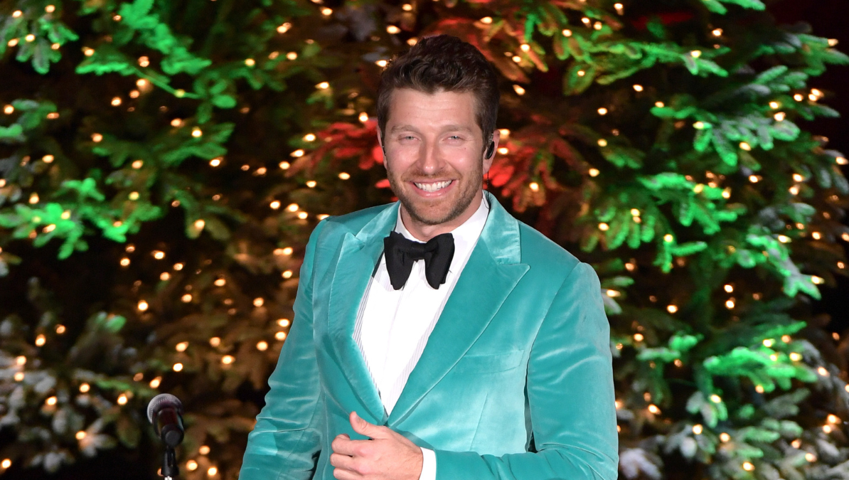 Brett Eldredge Continues 'Timeless Holiday Tradition' With Festive Shows