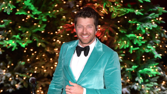 Brett Eldredge Continues 'Timeless Holiday Tradition' With Festive Shows