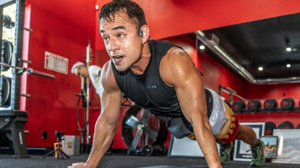 Oregon National Guard Member Retakes Push-Up Record