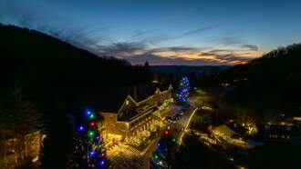 Experience the Magic of the Holidays at Mountain Lake Lodge!