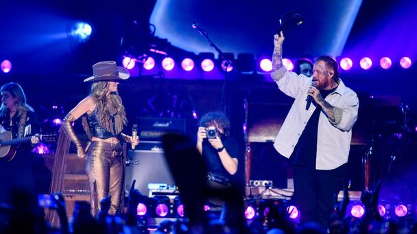 Watch Jelly Roll's Powerful Tribute To Lainey Wilson During Surprise Moment