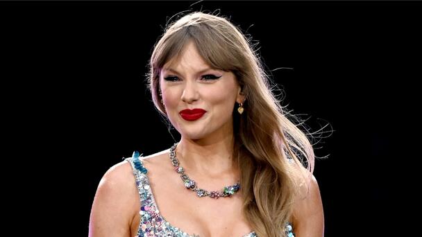 Fan Puts On A Show With Taylor Swift-Inspired Halloween Light Display