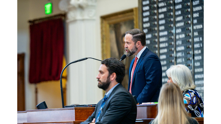 Texas Democratic Lawmakers Flee State In Effort To Halt Redistricting Legislation