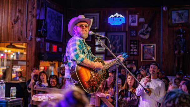 ERNEST Performs Hits By Post Malone, Morgan Wallen During Pop-Up Show