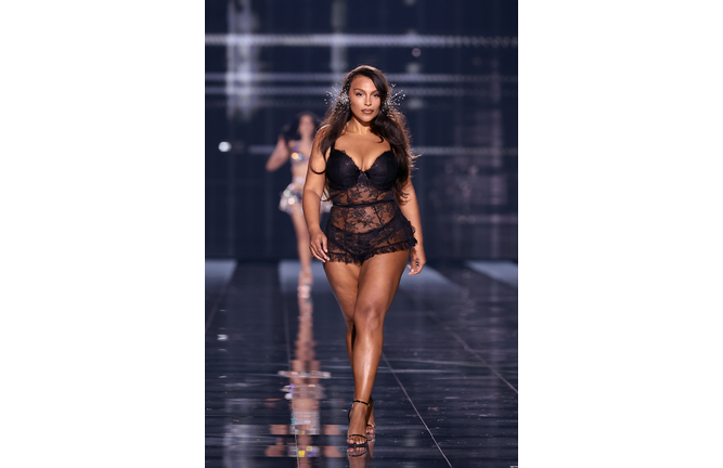 Victoria's Secret Fashion Show 2025 - Runway