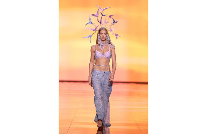 Victoria's Secret Fashion Show 2025 - Runway