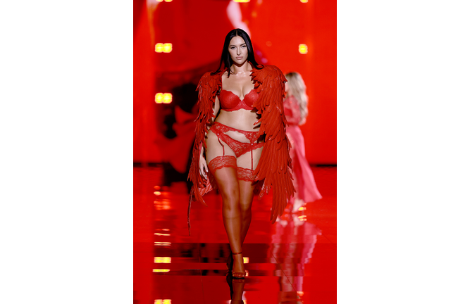 Victoria's Secret Fashion Show 2025 - Runway