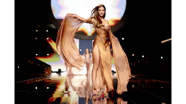 Victoria's Secret Fashion Show 2025 - Runway
