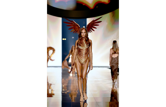 Victoria's Secret Fashion Show 2025 - Runway