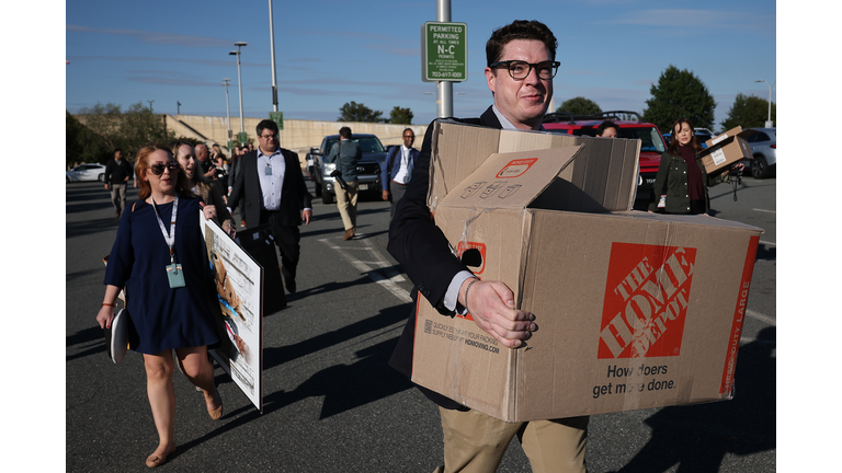 Pentagon Journalists Walk Out Of Pentagon After Turning In Their Press Passes, Upon Refusing To Sign New Press Policies