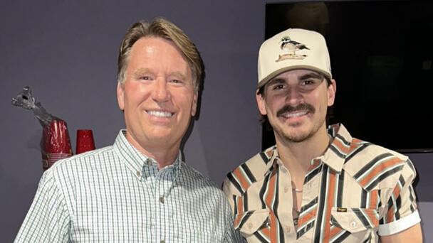 Scotty Scoop: Watch Tucker Wetmore Help Mud Stuck Fans 