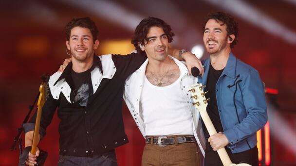 Jonas Brothers Help Concertgoer With Gender Reveal In Sweet Moment On Stage