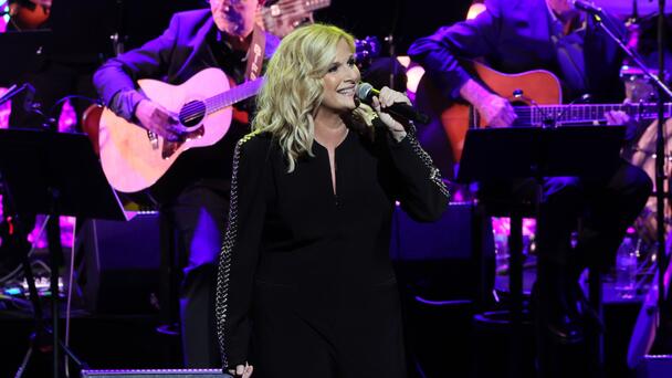 Trisha Yearwood Honors Music Legend With Surprise Performance Of 90s Anthem