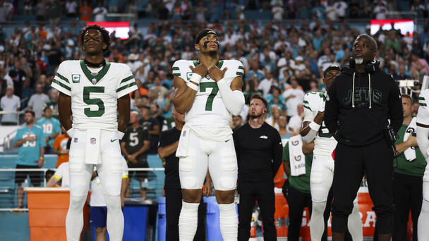 Jets Face Potential Issue With Looming QB Decision