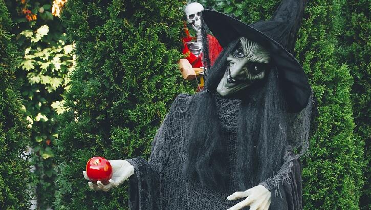 Pugnacious Jogger Keeps Attacking California Home's Halloween Decorations