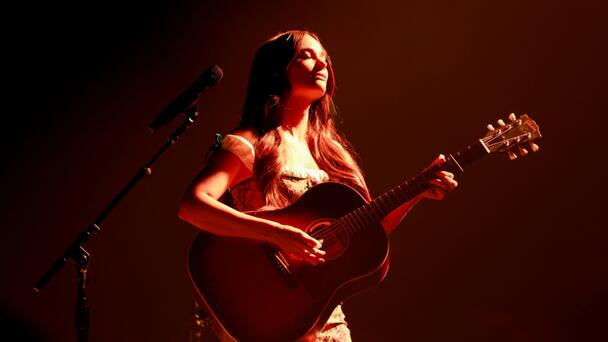 Kacey Musgraves Debuts 'If The World Burns Down' In 'Nobody Wants This'