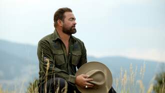 Watch: Lee Brice Pays Unique Tribute To 'Love That Changes Everything'