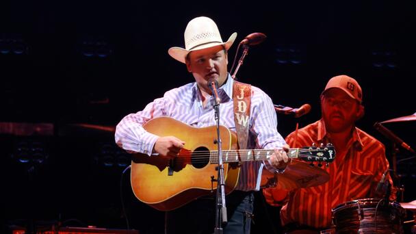 Watch Jake Worthington Pay Tribute To Late Legend, Cover Country Classic
