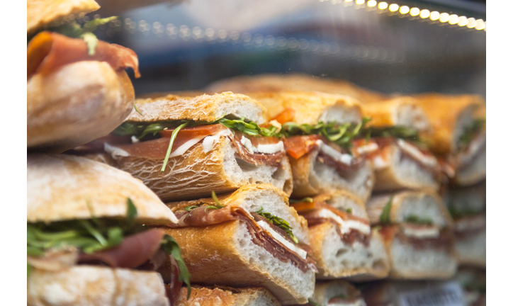 Panini made of arugula, tomato and prosciutto crudo