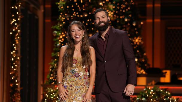 Lauren Daigle, Jordan Davis To Host 'CMA Country Christmas' — What To Know