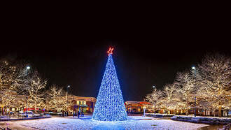 Join 93-3 The Bus for Easton's GRAND ILLUMINATION! 