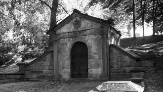 Video: Pair of Bodies Stolen from Abandoned Mausoleum in Pennsylvania 