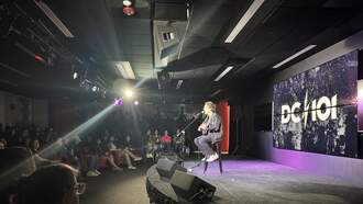 INTERVIEW: Mike Jones Talks To Murph From The Wombats!