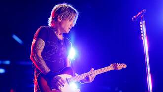 Music News - Keith Urban Covers 'Pink Pony Club' During Private Event Attended By Trump