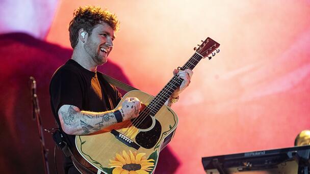 Alex Warren Gets 'Tour Approval' From Judge Jennifer Aniston In Funny Clip