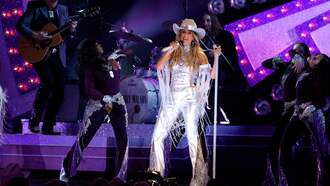 Music News - Lainey Wilson Gives 'The Finger,' Unleashes 'Sassy Side' On 2025 CMAs Stage