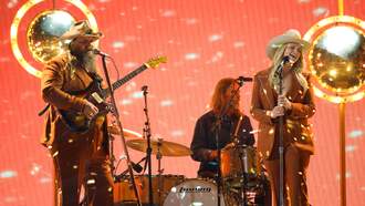 Music News - Chris Stapleton, Miranda Lambert Bring 70s-Inspired, Retro Vibe To CMAs