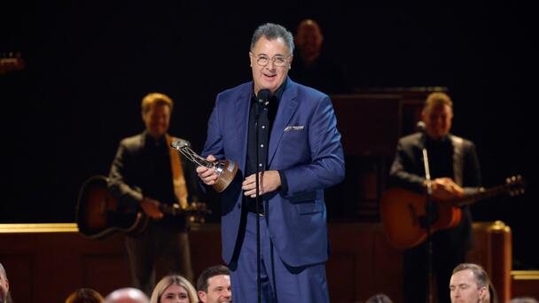 'True Trailblazer': Vince Gill Earns CMA's 2025 Lifetime Achievement Award