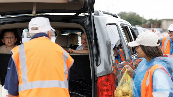 Central Florida: Feeding Families During Thanksgiving Week