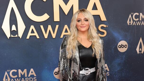 HunterGirl Looks Ahead To Cherished Family Traditions During Holiday Season